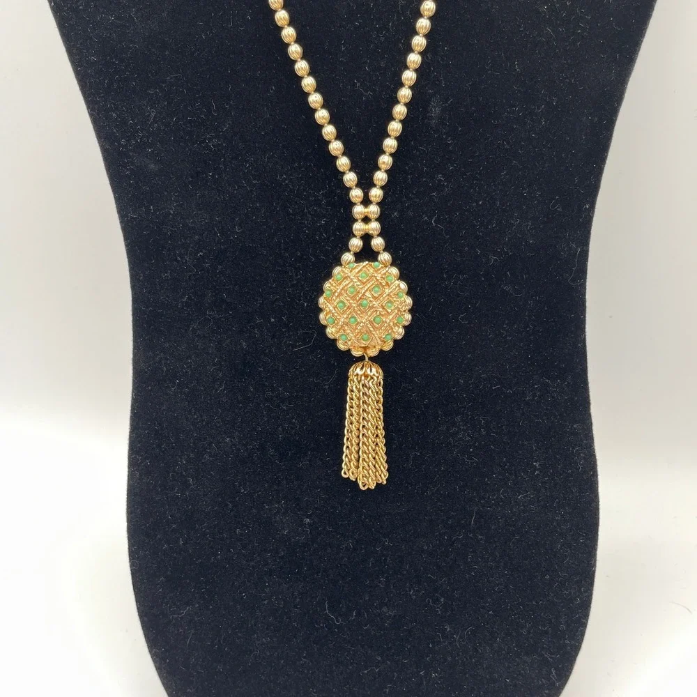 Unbranded Goldtone Metal Womens OS Vintage Peek A Boo Tassel Watch Necklace 24